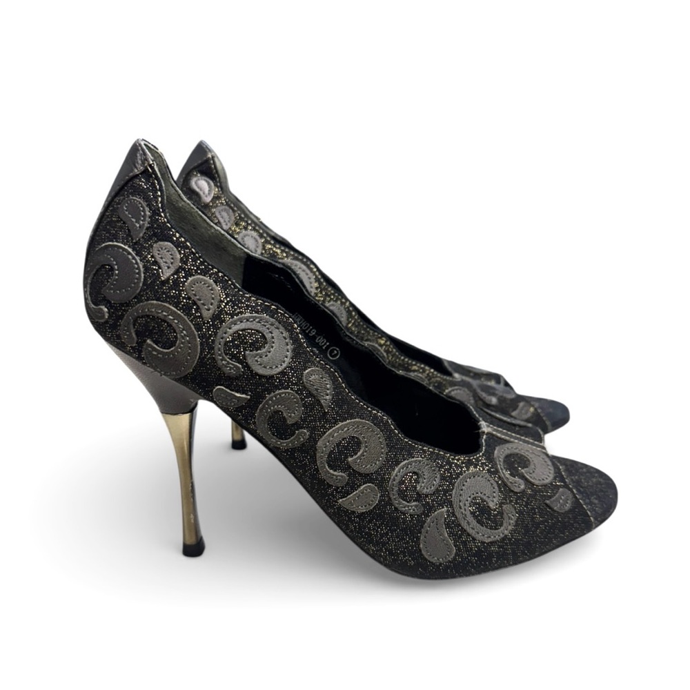 House of Dereon Elegant Black and Gold Women's Heels Size 7
